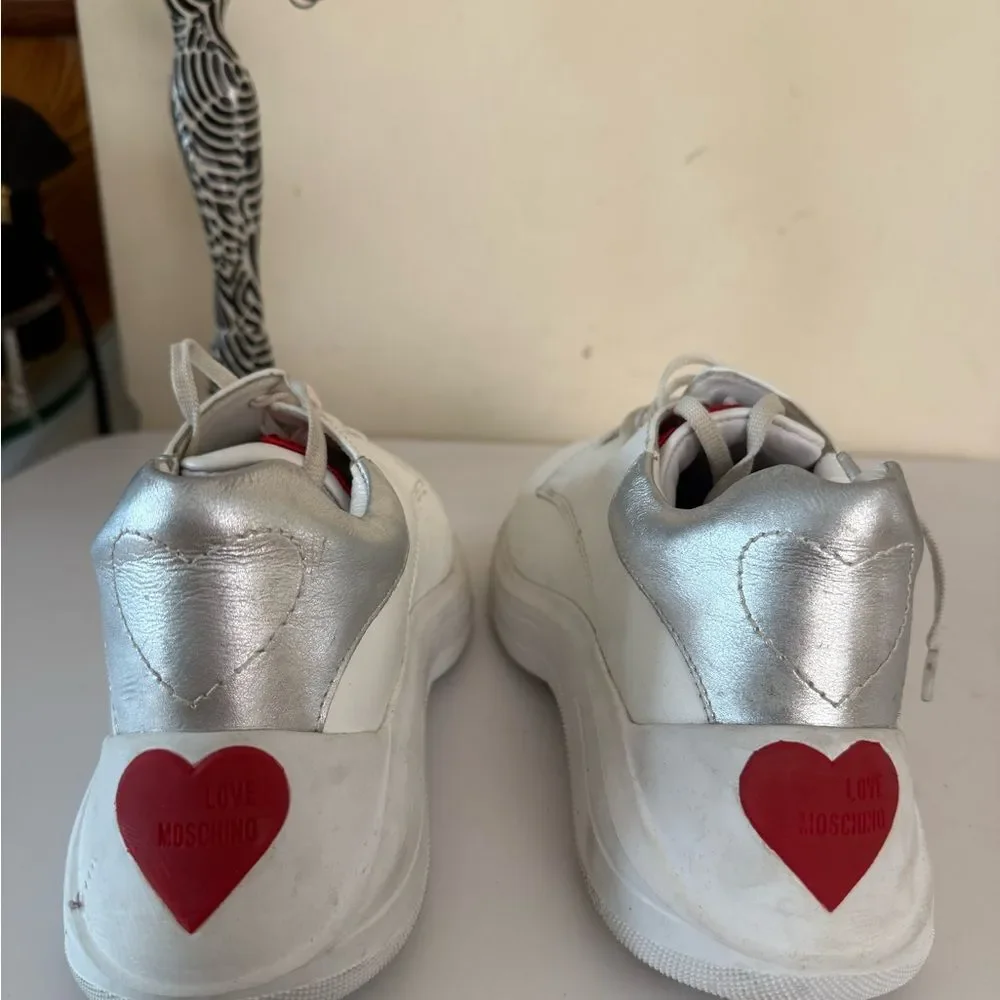 Love Moschino Nappato Bianc Scarpad Running Sneaker size 38 Used. See pictures